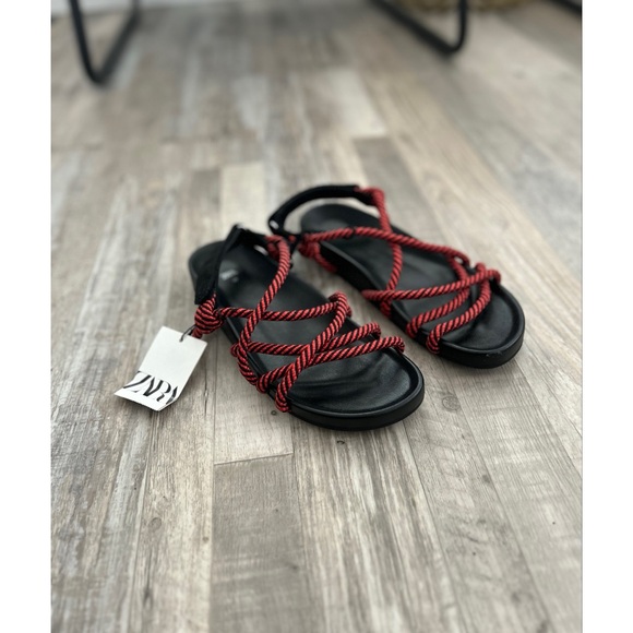 ❌SOLD❌Zara Women’s Flat Sandals 39 (8) Red Black Criss Cross Rope Slide Slip - Picture 2 of 4